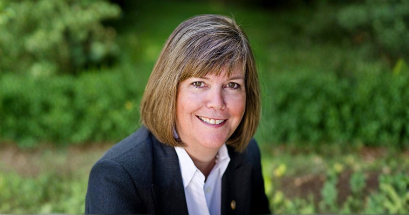 Tracy Webb headshot