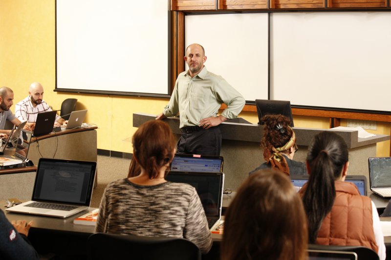 Professor Dov Waisman teaching